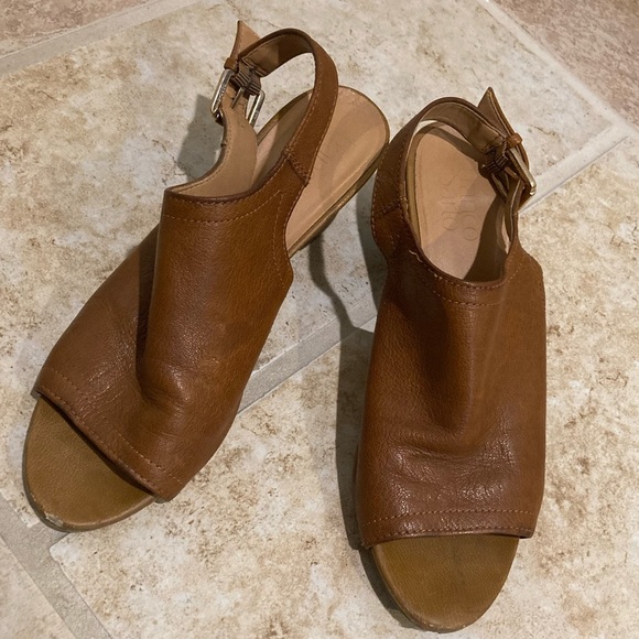 Genuine leather Franco Sarto tan peep toe chunky heel sandals - Picture 3 of 6